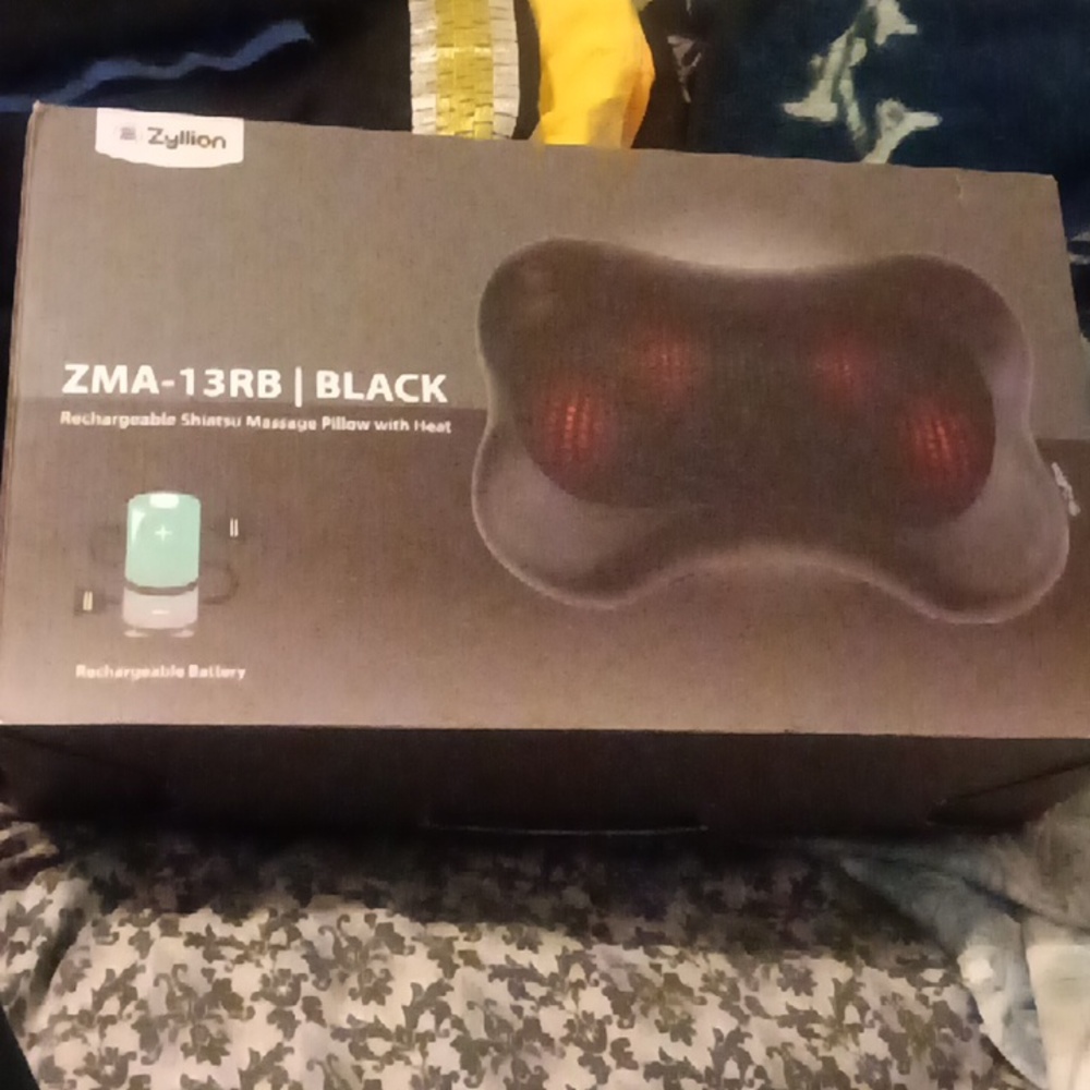 Massage pillow with heat